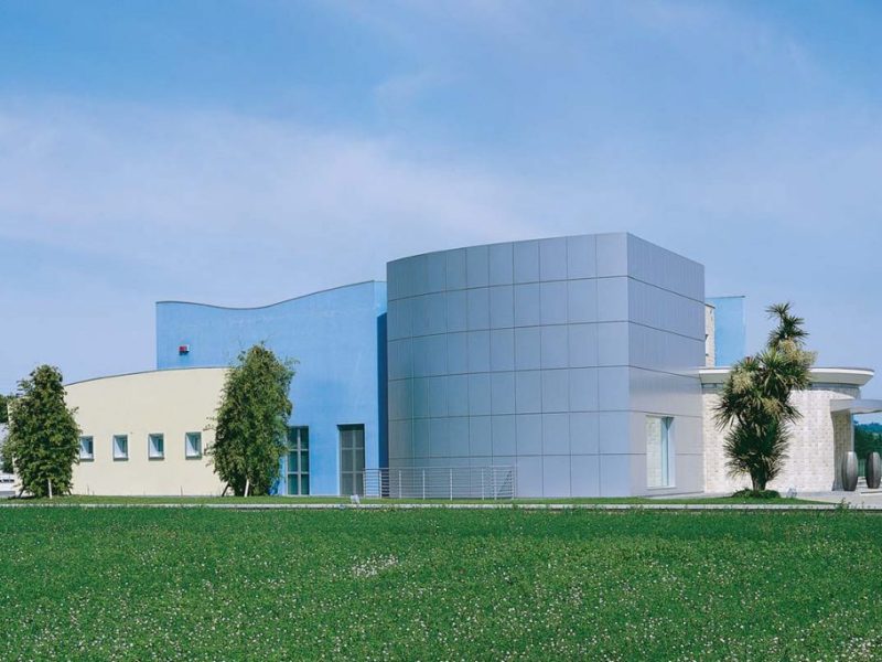 LUOGO: MONTECOSARO (MC)

PROGETTO
MAZZONI GROUP

ANNO:2001
